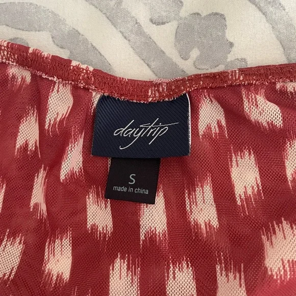 Daytrip rust and white gathered v neck baby doll style chiffon like top in Sz S - Picture 4 of 5